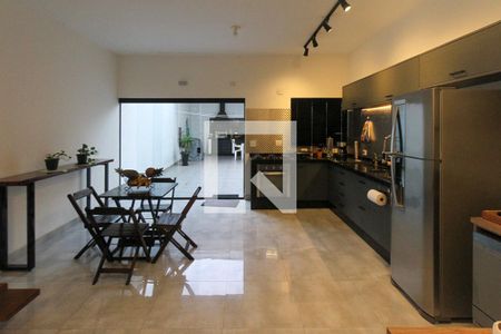 Casa à venda com 280m², 3 quartos e 2 vagas Casa à venda com 280m², 3 quartos e 2 vagasCozinha