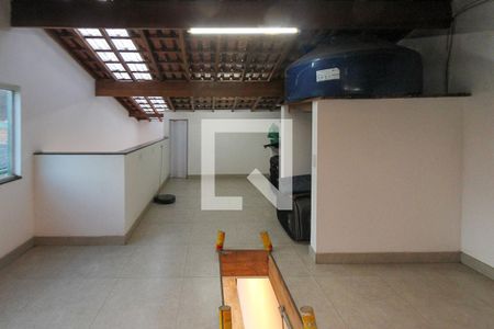 Casa à venda com 280m², 3 quartos e 2 vagas Casa à venda com 280m², 3 quartos e 2 vagasSotão