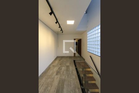 Casa à venda com 280m², 3 quartos e 2 vagas Casa à venda com 280m², 3 quartos e 2 vagasCorredor