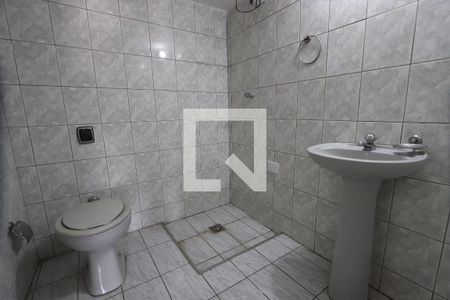 Casa para alugar com 96m², 3 quartos e sem vagaBanheiro do salão