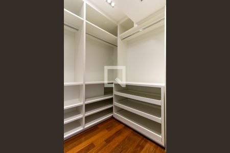 Apartamento à venda com 175m², 3 quartos e 3 vagasCloset da suíte 1
