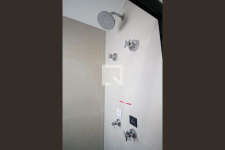 Banheiro de kitnet/studio para alugar com 1 quarto, 30m² em Indianópolis, São Paulo