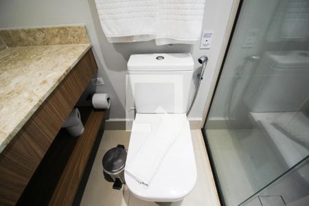 Banheiro de kitnet/studio para alugar com 1 quarto, 30m² em Indianópolis, São Paulo