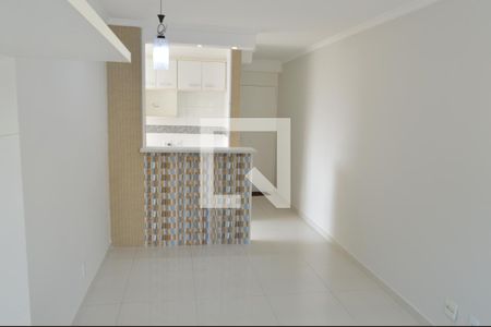 Sala de apartamento para alugar com 2 quartos, 50m² em Taquara, Rio de Janeiro