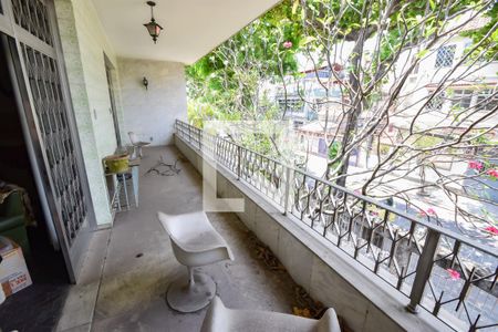 Casa à venda com 420m², 7 quartos e 5 vagas Casa à venda com 420m², 7 quartos e 5 vagasVaranda