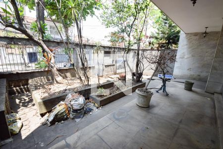 Casa à venda com 420m², 7 quartos e 5 vagas Casa à venda com 420m², 7 quartos e 5 vagasFrente de Casa