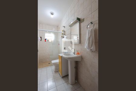 Casa à venda com 1m², 4 quartos e sem vaga Casa à venda com 1m², 4 quartos e sem vagaCasa 2 - Banheiro