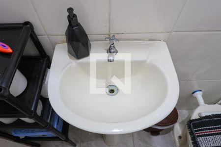 Casa à venda com 1m², 4 quartos e sem vaga Casa à venda com 1m², 4 quartos e sem vagaCasa 1 - Banheiro