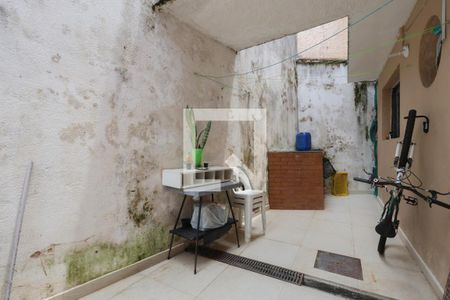 Casa à venda com 1m², 4 quartos e sem vaga Casa à venda com 1m², 4 quartos e sem vagaCasa 1 - Quintal