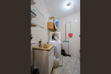 Casa à venda com 1m², 4 quartos e sem vaga Casa à venda com 1m², 4 quartos e sem vagaCasa 2 - Área de serviço