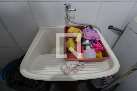 Casa à venda com 1m², 4 quartos e sem vaga Casa à venda com 1m², 4 quartos e sem vagaCasa 1 - Área de serviço