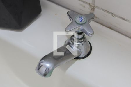 Casa à venda com 1m², 4 quartos e sem vaga Casa à venda com 1m², 4 quartos e sem vagaCasa 1 - Banheiro