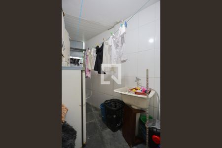 Casa à venda com 1m², 4 quartos e sem vaga Casa à venda com 1m², 4 quartos e sem vagaCasa 1 - Área de serviço