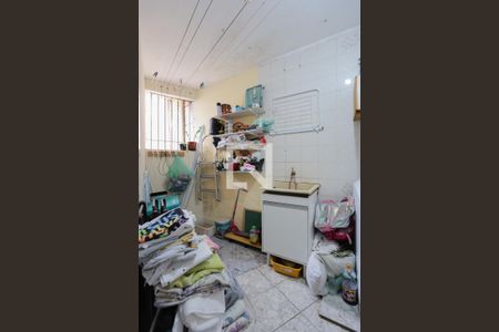 Casa à venda com 1m², 4 quartos e sem vaga Casa à venda com 1m², 4 quartos e sem vagaCasa 2 - Área de serviço