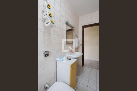 Casa à venda com 1m², 4 quartos e sem vaga Casa à venda com 1m², 4 quartos e sem vagaCasa 2 - Banheiro