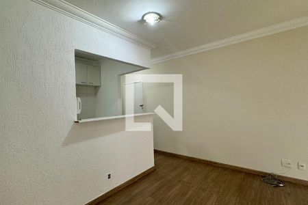 Sala de apartamento para alugar com 2 quartos, 61m² em Jardim Tupanci, Barueri