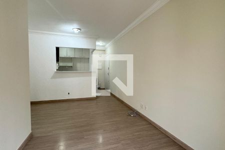 Sala de apartamento para alugar com 2 quartos, 61m² em Jardim Tupanci, Barueri