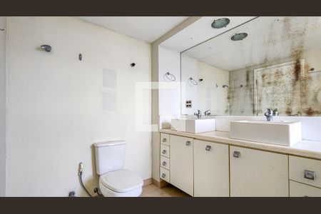 Apartamento à venda com 130m², 3 quartos e 2 vagasBanheiro da Suíte 1