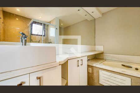 Apartamento à venda com 130m², 3 quartos e 2 vagasBanheiro da Suíte 2