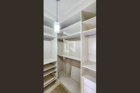 Apartamento à venda com 130m², 3 quartos e 2 vagasCloset da Suíte 2