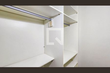 Apartamento à venda com 130m², 3 quartos e 2 vagasCloset da Suíte 2