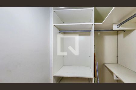Apartamento à venda com 130m², 3 quartos e 2 vagasCloset da Suíte 2