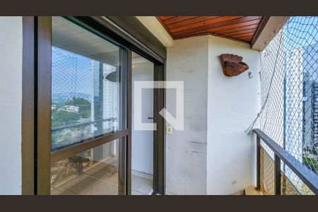 Apartamento à venda com 130m², 3 quartos e 2 vagasSacada da Suíte 1