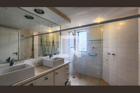 Apartamento à venda com 130m², 3 quartos e 2 vagasBanheiro da Suíte 1