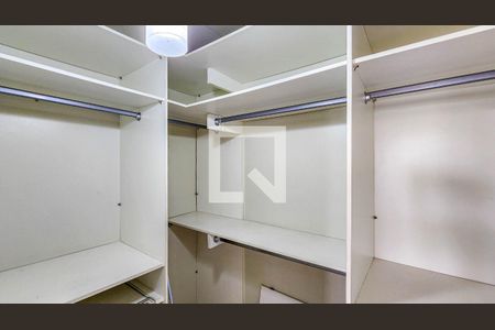 Apartamento à venda com 130m², 3 quartos e 2 vagasCloset da Suíte 2