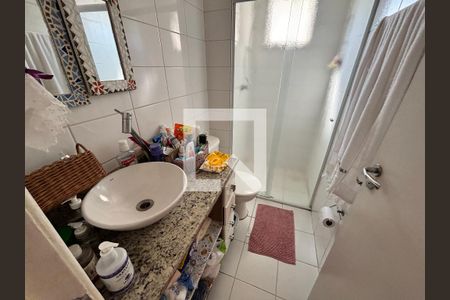 Banheiro de apartamento à venda com 2 quartos, 52m² em Vila Pierina, São Paulo