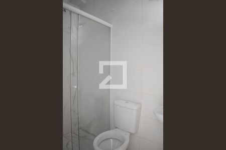 Banheiro de casa de condomínio para alugar com 1 quarto, 51m² em Campo Comprido, Curitiba