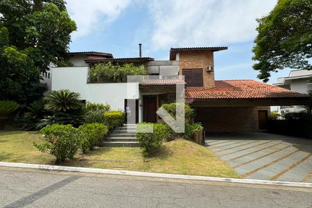 Casa de condomínio para alugar com 720m², 3 quartos e 6 vagasFachada