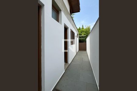 Casa de condomínio para alugar com 720m², 3 quartos e 6 vagasCorredor