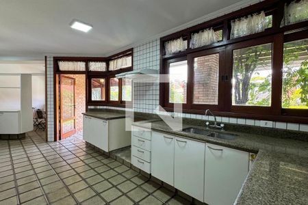 Casa de condomínio para alugar com 720m², 3 quartos e 6 vagasCozinha