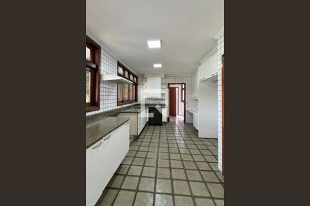 Casa de condomínio para alugar com 720m², 3 quartos e 6 vagasCozinha