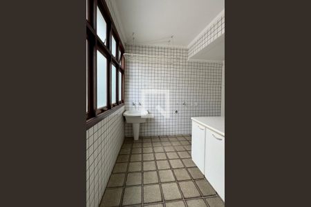 Casa de condomínio para alugar com 720m², 3 quartos e 6 vagasÁrea de Serviço