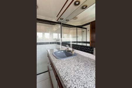 Casa de condomínio para alugar com 720m², 3 quartos e 6 vagasBanheiro da Suíte 2