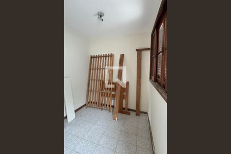 Casa de condomínio para alugar com 720m², 3 quartos e 6 vagasQuarto de Serviço