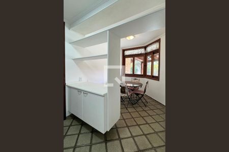 Casa de condomínio para alugar com 720m², 3 quartos e 6 vagasCopa