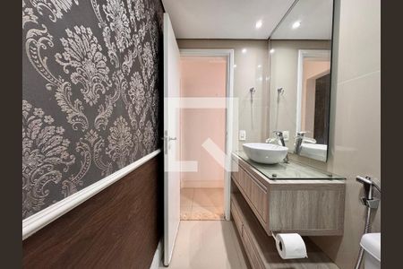 Apartamento à venda com 70m², 2 quartos e 1 vaga Apartamento à venda com 70m², 2 quartos e 1 vagaBanheiro