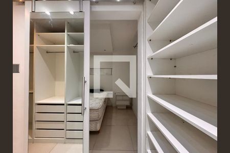 Apartamento à venda com 70m², 2 quartos e 1 vaga Apartamento à venda com 70m², 2 quartos e 1 vagaCloset da suíte