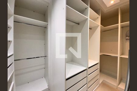 Apartamento à venda com 70m², 2 quartos e 1 vaga Apartamento à venda com 70m², 2 quartos e 1 vagaCloset da suíte