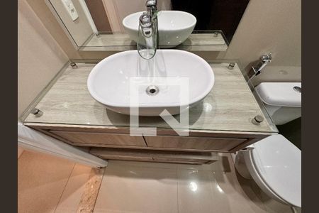 Apartamento à venda com 70m², 2 quartos e 1 vaga Apartamento à venda com 70m², 2 quartos e 1 vagaBanheiro