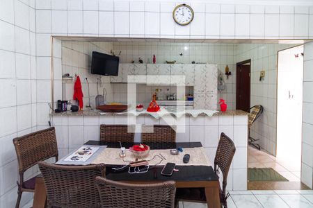 Casa à venda com 144m², 2 quartos e 3 vagas Casa à venda com 144m², 2 quartos e 3 vagasCozinha