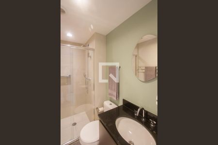 Banheiro de kitnet/studio para alugar com 1 quarto, 27m² em Jardim das Acacias, São Paulo