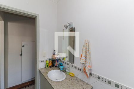 Casa à venda com 150m², 4 quartos e 2 vagasBanheiro