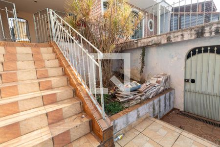 Casa para alugar com 130m², 2 quartos e 1 vagaEscada