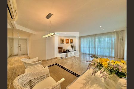 Apartamento à venda com 220m², 4 quartos e 3 vagasSala