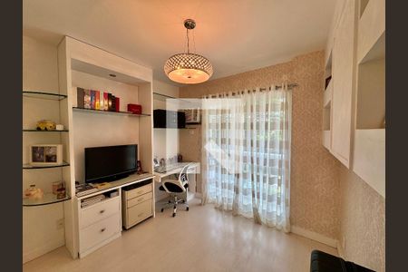 Apartamento à venda com 220m², 4 quartos e 3 vagasQuarto