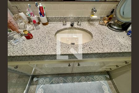 Apartamento à venda com 220m², 4 quartos e 3 vagasBanheiro da Suíte 1